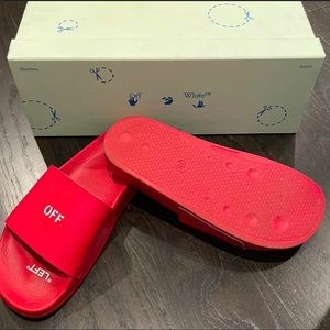 Off white slides. Barely worn. 3times. In excellent condition